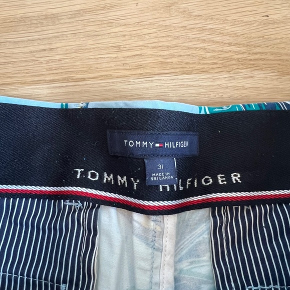 Tommy Hilfiger | Men's Performance Shorts - Size 33 - Picture 2 of 3